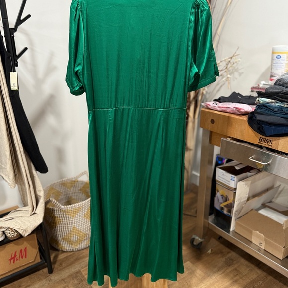 APRICOT Green Satin Midi Dress - Picture 7 of 9